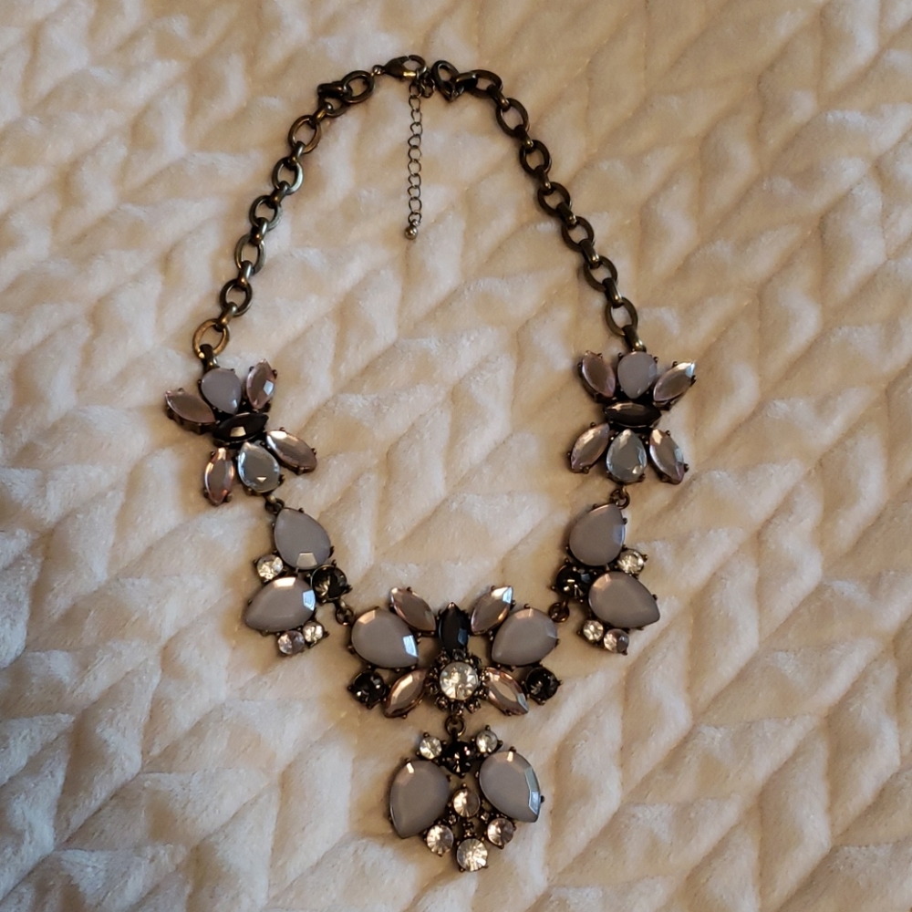 BUY 1/GET1 Statement necklace